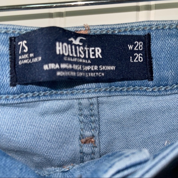 ULTRA HIGH-RISE RIPPED LIGHT WASH SUPER SKINNY JEANS. Item# 0046 - Picture 4 of 7